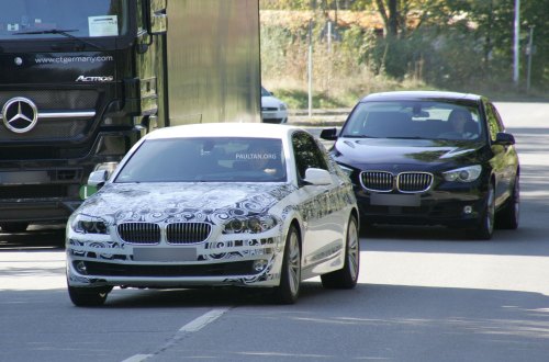 Novo BMW Série 5 é seguido por um Série 5 GT (Fotos: paultan.org)